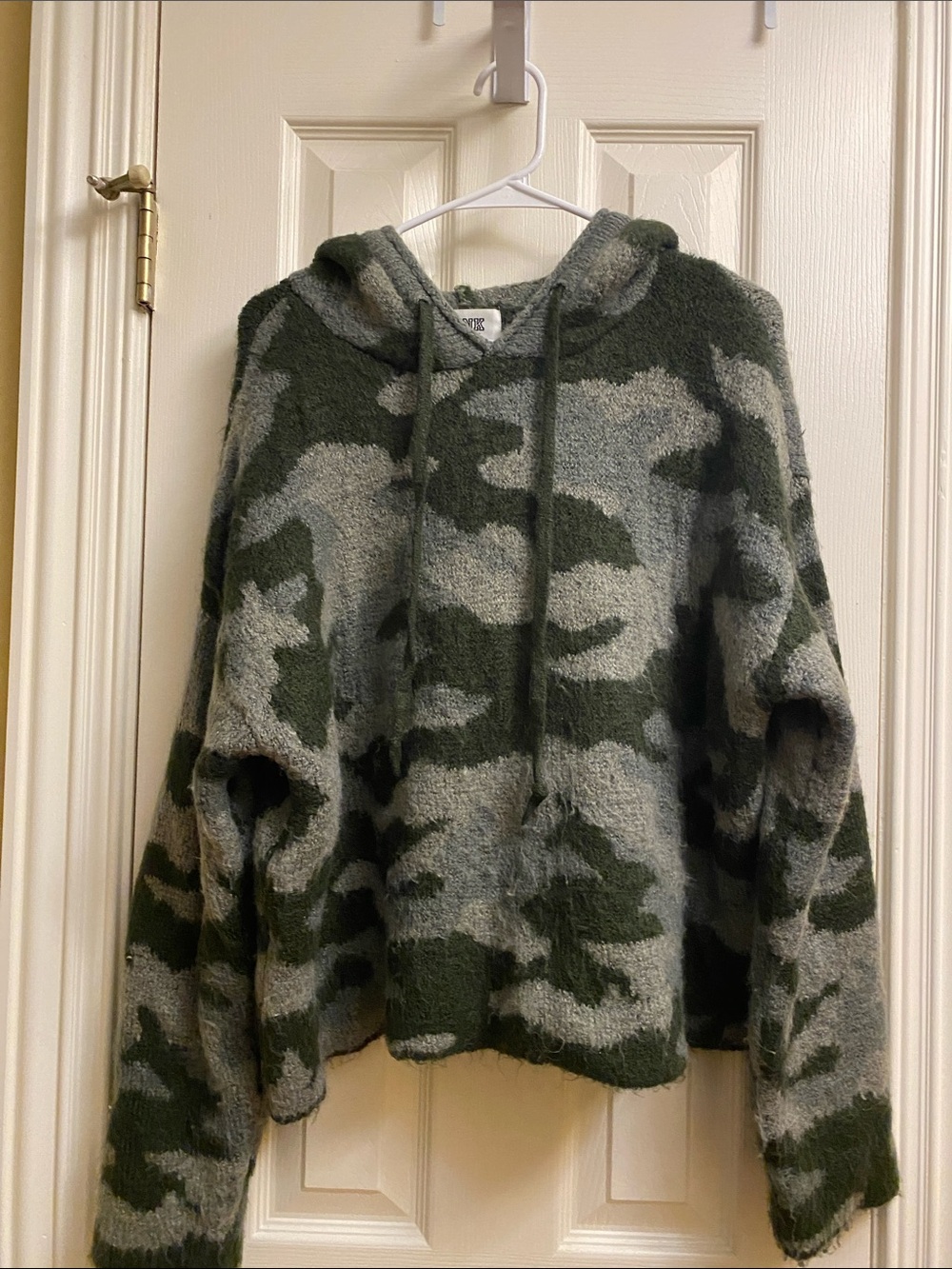 PINK Victoria's Secret Women's Camo Pullover Hoodie Sweater L